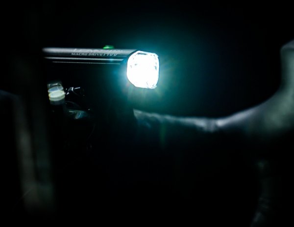 Lampka przednia Lezyne Macro Drive 1400+