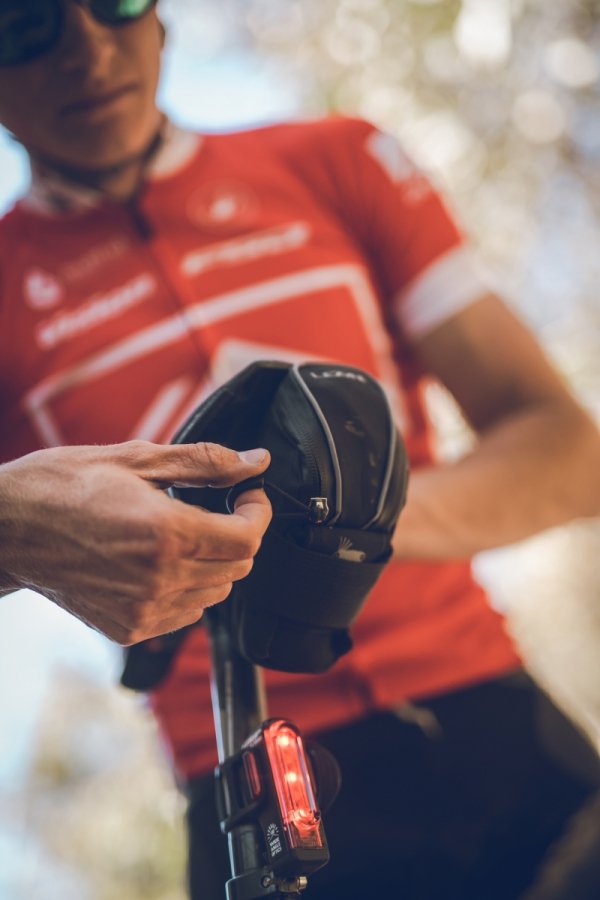 Saszetka pod siodło Lezyne Micro Caddy (S) — czarna