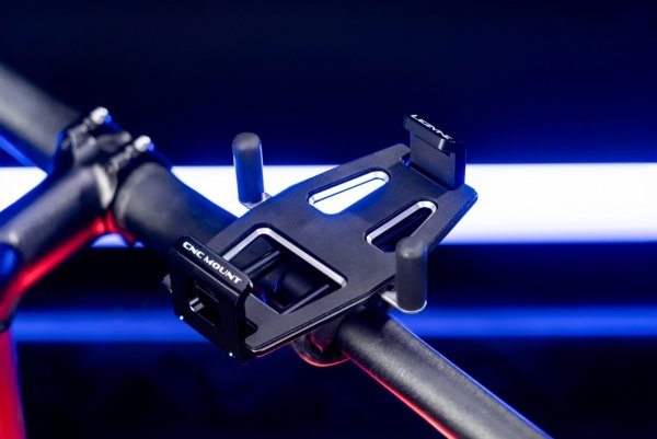 Lezyne CNC Phone Mount machined aluminum, spring-loaded cl non-slip padding Y19