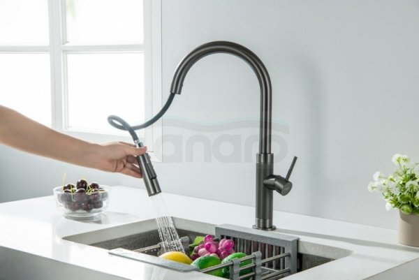 BLUE WATER Bateria kuchenna z wyciąganą wylewką Stinger grafit (Gun Metal)