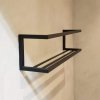 Wieszak w stylu loft na przedpokój z półką i wieszakami na ubrania  MetalFab