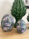 Dekoracyjne jajko Belldeco Fiore Blue wys. 10 cm