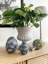 Dekoracyjne jajko Belldeco Fiore Blue wys. 15 cm
