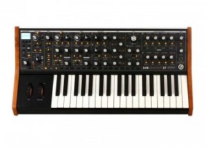 MOOG SUBsequent 37 - syntezator analogowy