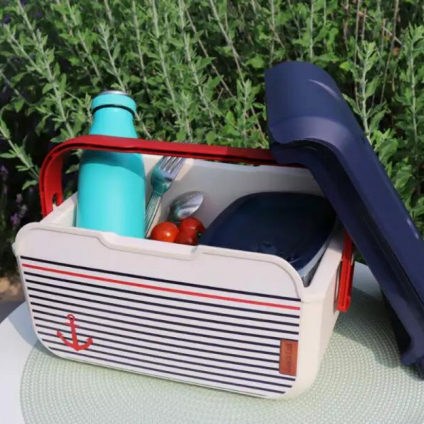 Mini lodówka turystyczna 5L KAMAI EDA wzór marynarski, lunchox na wkłady mrożące -  waniliowy korpus, czerwona rączka, błękitna 