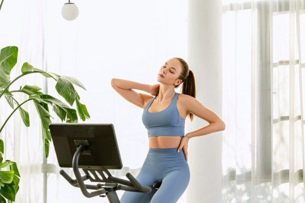Rower stacjonarny, magnetyczny OVICX Q200X z ekranem dotykowym 15,6&quot; TFT, WIFI bluetooth&app (WYPRZEDAŻ)