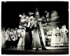 [Teatr Rozmaitości w Krakowie - sceny z przedstawienia Dwanaście krzeseł Ilji Ilfa i Eugeniusza Pietrowa]. [VIII 1967]. Zestaw 4 fotografii autorstwa Zbigniewa Łagockiego