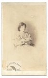 Młoda kobieta - fotografia portretowa - ujęcie w formacie card de visite.