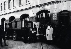 LWÓW w obiektywie lwowskich fotografów: Towarzystwo Ratunkowe - fotografia widokowa i sytuacyjna. Negatyw celuloidowy form. ca 14x20 cm. 