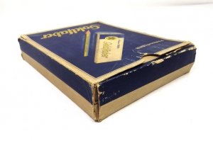 [OŁÓWKI, Johann Faber]. Pudełko kartonowe zbiorcze z kompletem 6 pudełek, w każdym 12 ołówków kopiowych marki Goldfaber.