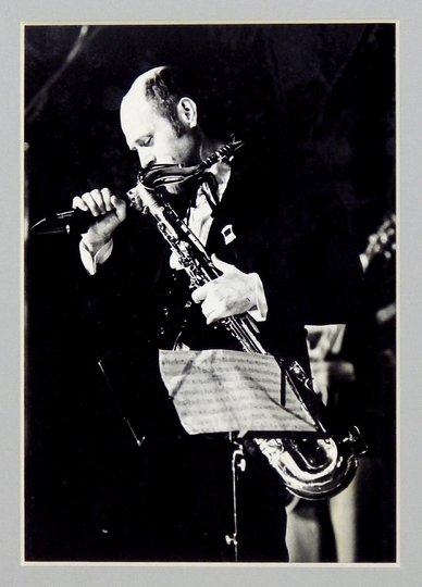 [WRÓBLEWSKI Jan Ptaszyn]. Fotografia Lesława Sagana przedstawiająca Jana Ptaszyna Wróblewskiego podczas występu na Jazz Jamboree '75.