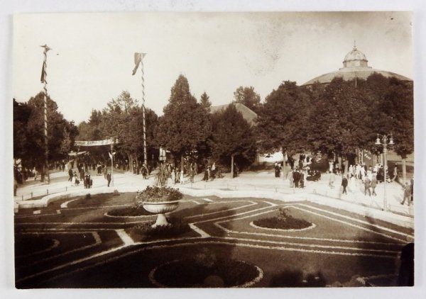 LWÓW w obiektywie lwowskich fotografów: Powszechna Wystawa Krajowa. Zestaw 13 odbitek fotograficznych.