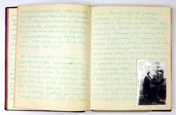 [SZYMBORSKA Wisława]. Rękopiśmienny dziennik uczennicy Janiny Kozłowskiej, szkolnej koleżanki Wisławy Szymborskiej, prowadzony od 27 IX 1938 do 6 XII 1939 w Krakowie, Dobczycach, w dworze w Stadnikach, w Lipnicy Murowanej i we Lwowie