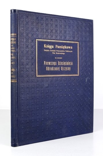 KSIĘGA pamiątkowa ku uczczeniu pierwszego dziesięciolecia Odrodzonej Ojczyzny.