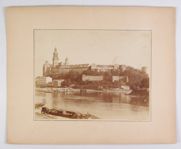 [KRAKÓW - Zamek Królewski na Wawelu od strony zachodniej - fotografia widokowa - ujęcie w dużym formacie].