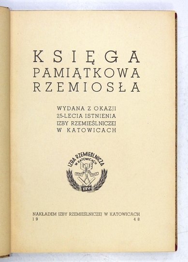 KSIĘGA pamiątkowa rzemiosła wydana z okazji 25-lecia istnienia Izby Rzemieśniczej w Katowicach.