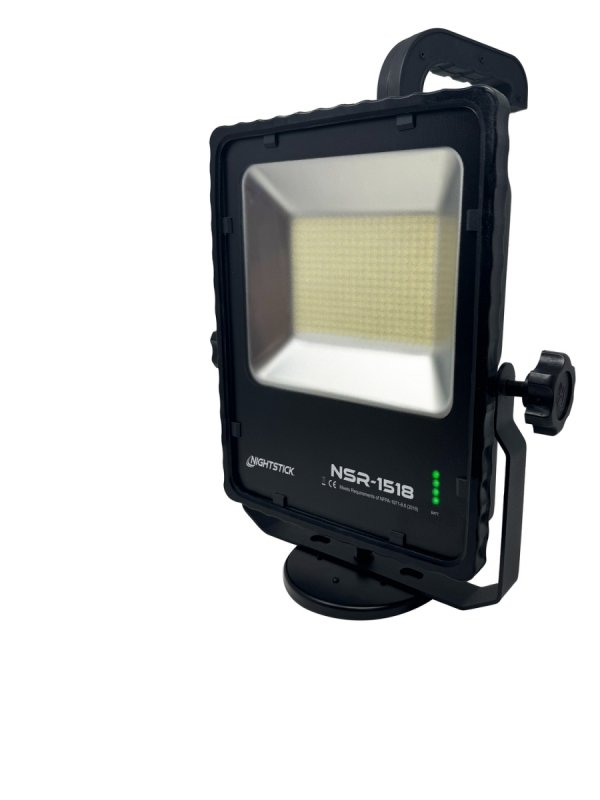 Nightstick NSR-1518 – akumulatorowa najaśnica LED 12 500 lm