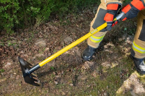 Motyka strażacka dielektryczna McLeod JAFCO 152