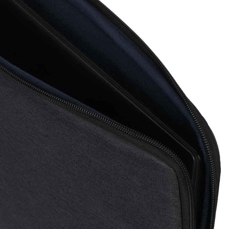 Rivacase 7703 BLACK torba na notebooka 33,8 cm (13.3&quot;) Etui kieszeniowe Czarny