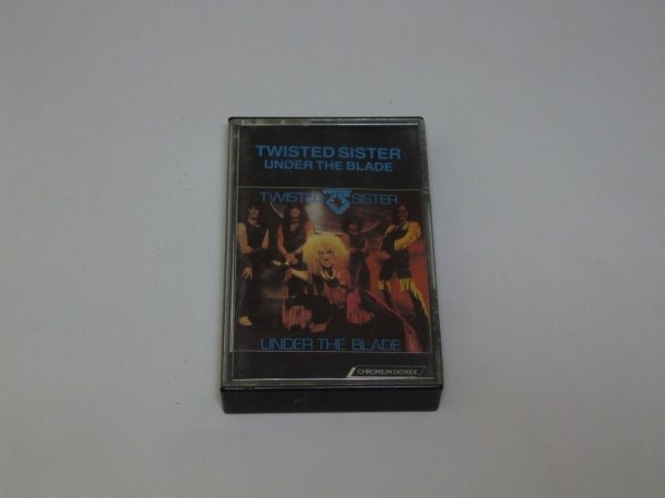 Twisted Sister - Under The Blade (MC)
