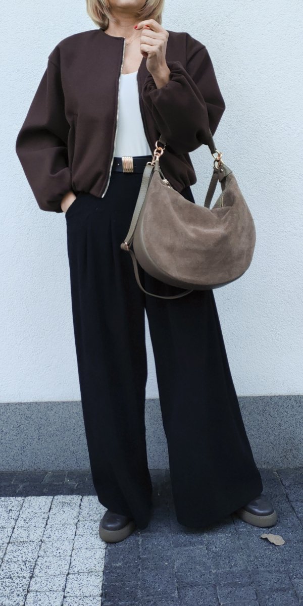 Beżowa taupe zamszowa listonoszka worek skóra naturalna