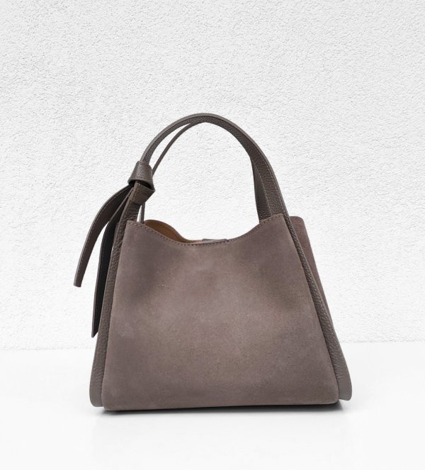 Zamszowy beżowy kuferek mocha Vera Pelle