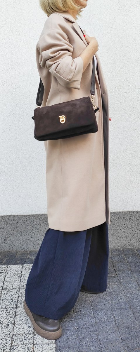 Modna zamszowa czekoladowa listonoszka Vera Pelle