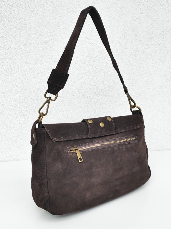 Zamszowa czekoladowa torebka listonoszka z ćwiekami