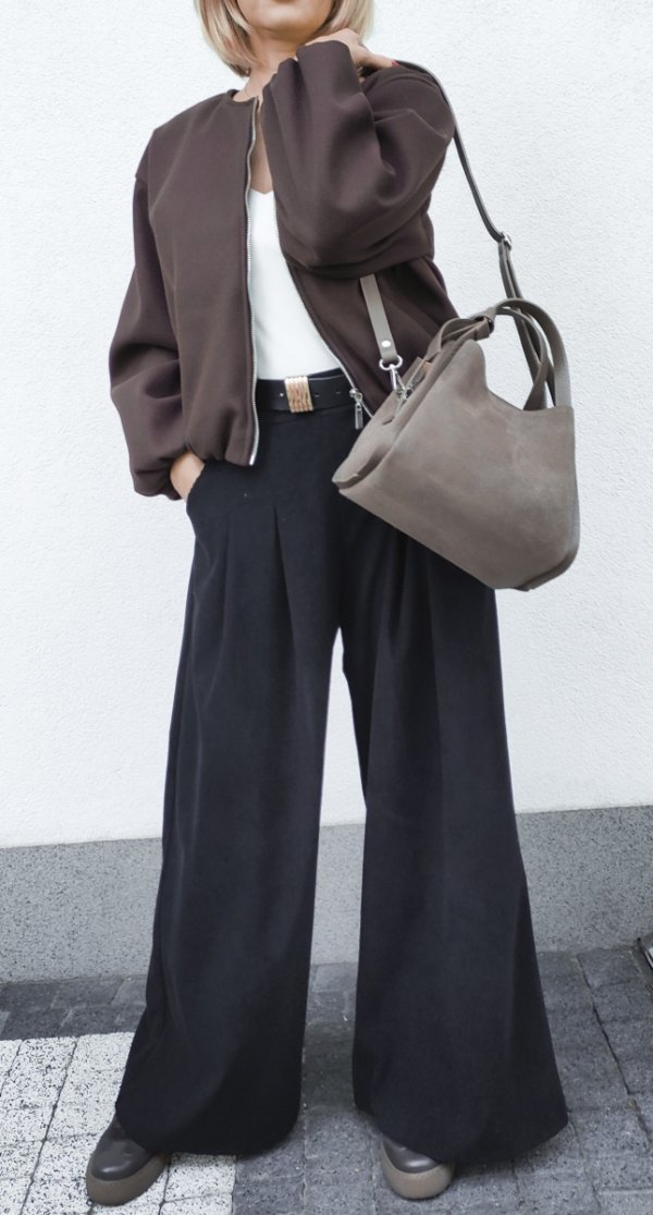 Zamszowy beżowy kuferek mocha Vera Pelle