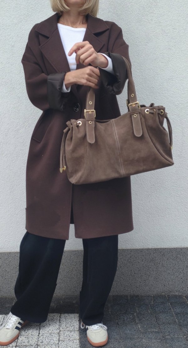 Zamszowa torebka z troczkiem skóra naturalna Vera Pelle taupe