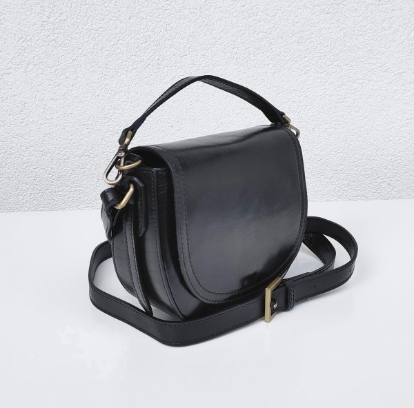 Czarna klasyczna listonoszka skóra naturalna Vera Pelle