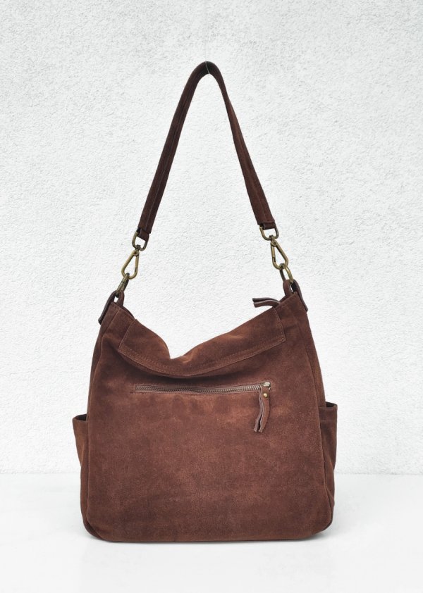 Zamszowa torebka worek listonoszka brązowa