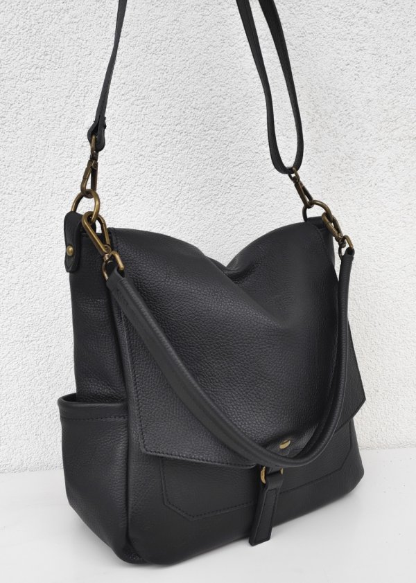 Torebka worek listonoszka czarna Vera Pelle