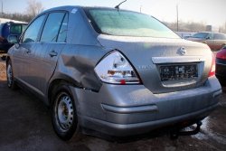 Szyba drzwi tył lewa Nissan Tiida C11 2007 Sedan
