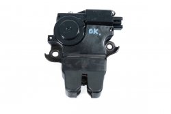 _Zamek klapy bagażnika tył Toyota Avensis T25 2003-2008 Sedan