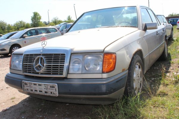 Maska Mercedes W124 1989 Sedan (kod lakieru: 702)