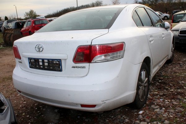 Błotnik przód prawy Toyota Avensis T27 2009 Sedan (kod lakieru: 040)