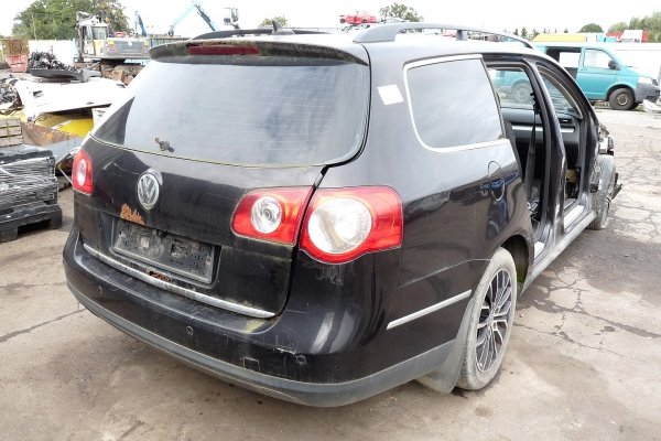 _Szyba drzwi przód lewa VW Passat B6 2007 Kombi 