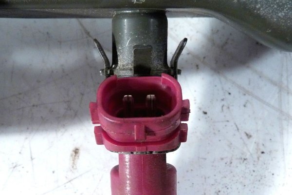Listwa wtryskowa Mazda 3 BK 2002-2008 1.6i 16V