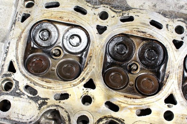 Głowica Toyota Yaris XP10 1999-2005 1.0i 16V 1SZ-FE