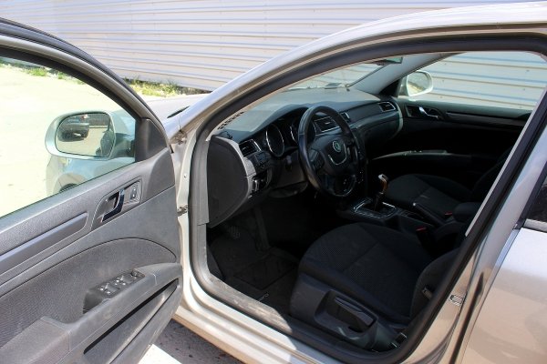 _Drzwi przód lewe Skoda Superb 3T 2011 1.6TDI CAYC Liftback