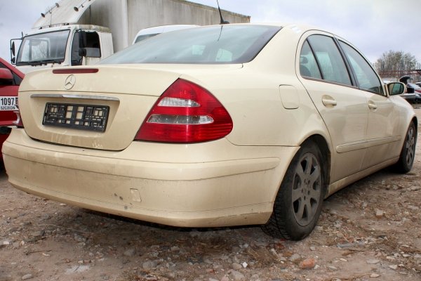 Zamek drzwi tył prawy Mercedes E-klasa W211 2002 Sedan 