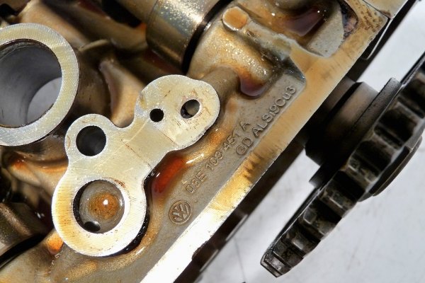 _Wałek rozrządu pokrywa zaworów Skoda Praktik 5J Lift 2014 (2010-2015) 1.2i CGPA