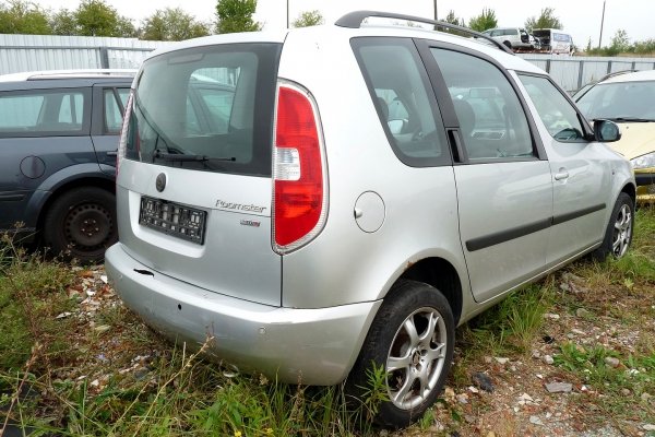Szyba drzwi tył lewa Skoda Roomster 5J 2007 (2006-2010) 