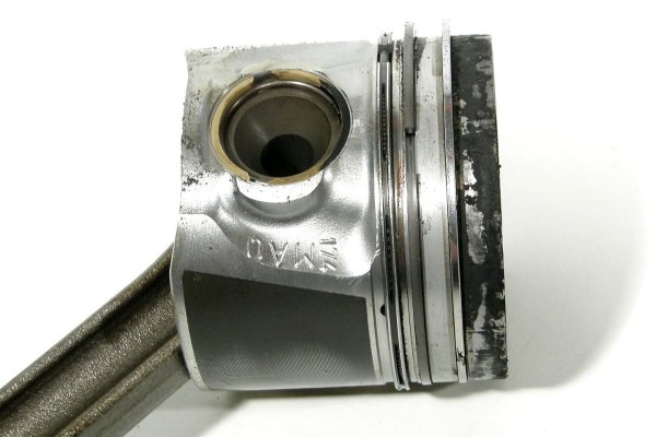 Tłok korbowód Skoda Octavia 1Z 2004-2013 1.9TDI BXE 1/2