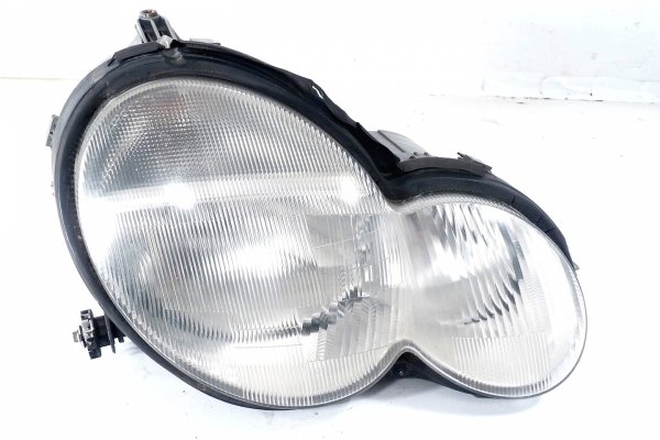 Reflektor prawy Mercedes C-klasa W203 2001 2.0i Kompressor Sportcoupe