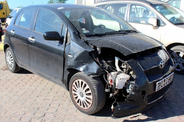 Toyota Yaris II XP90 2011 1.0VVTI 1KR-FE Hatchback 5-drzwi