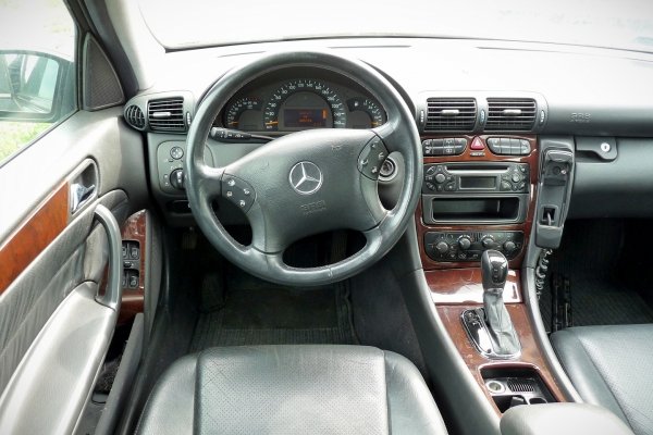 _Lampa tył lewa Mercedes C-Klasa W203 2002 Kombi 