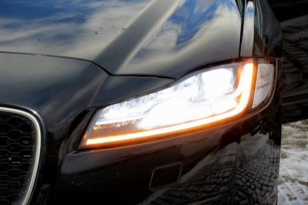 _Klapa bagażnika tył Jaguar XF X260 2016 Sedan