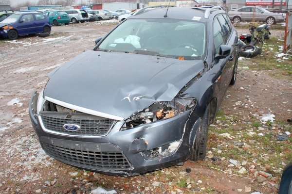 Silniczek wycieraczki tył Ford Mondeo MK4 2008 Kombi